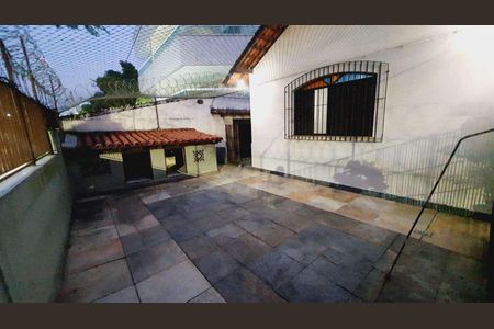 Casa à venda com 288m², 6 quartos e 5 vagas