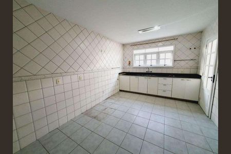 Casa à venda com 160m², 4 quartos e 4 vagas