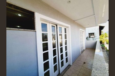 Casa à venda com 160m², 4 quartos e 4 vagas