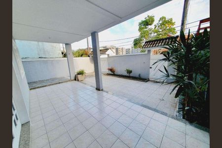 Casa à venda com 160m², 4 quartos e 4 vagas