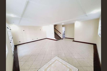 Casa à venda com 160m², 4 quartos e 4 vagas