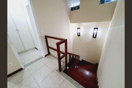 Casa à venda com 160m², 4 quartos e 4 vagas