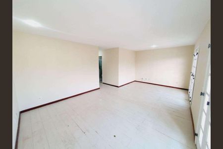 Casa à venda com 160m², 4 quartos e 4 vagas
