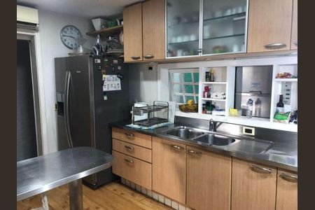 Casa à venda com 322m², 2 quartos e 2 vagas