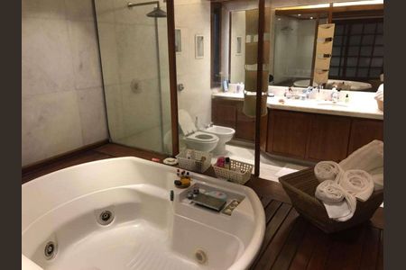 Casa à venda com 322m², 2 quartos e 2 vagas