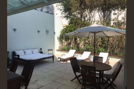 Casa à venda com 322m², 2 quartos e 2 vagas