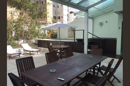 Casa à venda com 322m², 2 quartos e 2 vagas