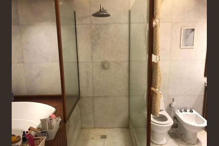 Casa à venda com 322m², 2 quartos e 2 vagas