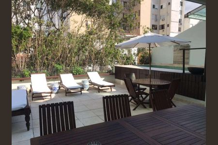 Casa à venda com 322m², 2 quartos e 2 vagas