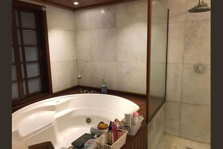 Casa à venda com 322m², 2 quartos e 2 vagas