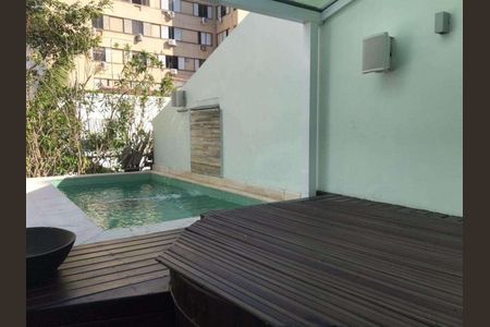 Casa à venda com 322m², 2 quartos e 2 vagas