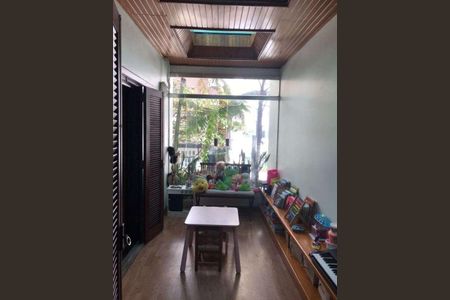 Casa à venda com 322m², 2 quartos e 2 vagas