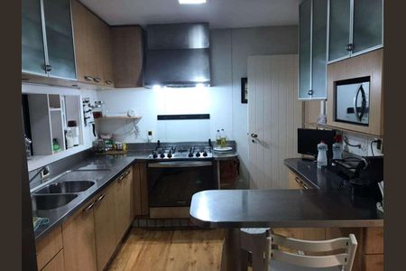 Casa à venda com 322m², 2 quartos e 2 vagas