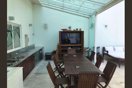 Casa à venda com 322m², 2 quartos e 2 vagas