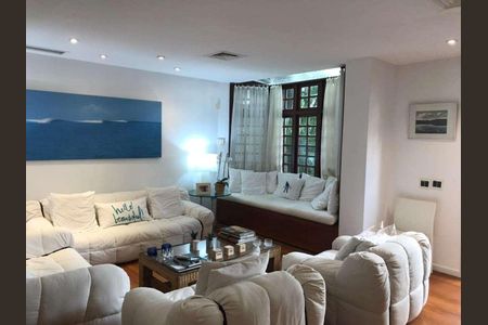 Casa à venda com 322m², 2 quartos e 2 vagas