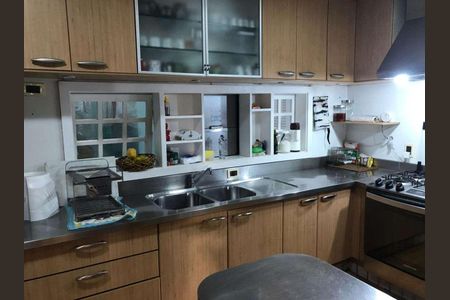 Casa à venda com 322m², 2 quartos e 2 vagas