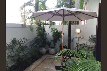 Casa à venda com 322m², 2 quartos e 2 vagas