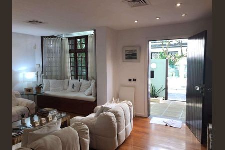 Casa à venda com 322m², 2 quartos e 2 vagas