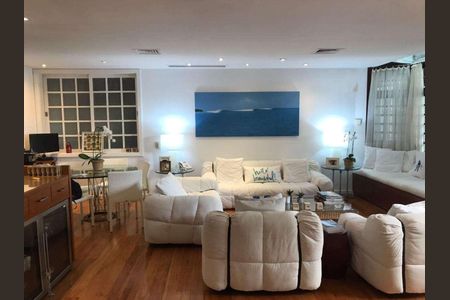 Casa à venda com 322m², 2 quartos e 2 vagas