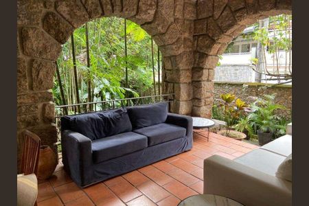 Casa à venda com 900m², 7 quartos e 3 vagas