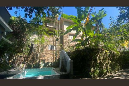 Casa à venda com 900m², 7 quartos e 3 vagas