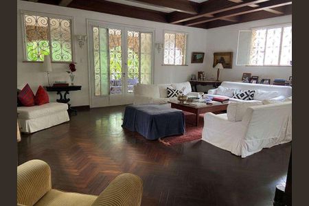 Casa à venda com 900m², 7 quartos e 3 vagas