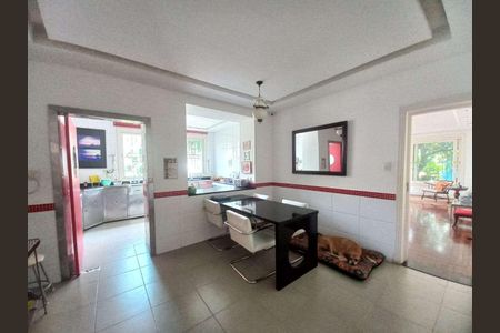 Casa à venda com 740m², 4 quartos e 2 vagas