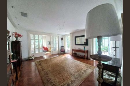 Casa à venda com 740m², 4 quartos e 2 vagas