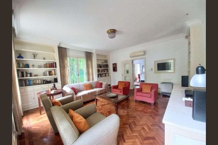 Casa à venda com 740m², 4 quartos e 2 vagas