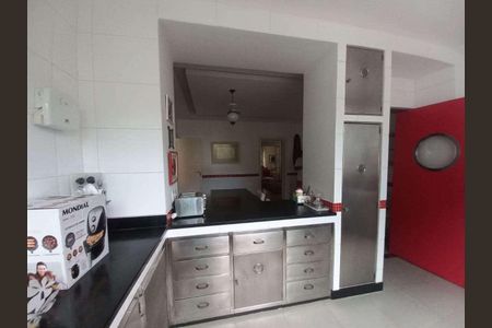Casa à venda com 740m², 4 quartos e 2 vagas