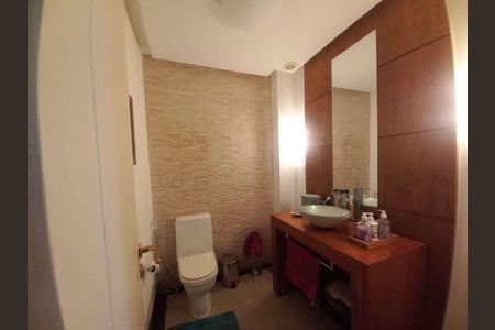 Casa à venda com 740m², 4 quartos e 2 vagas