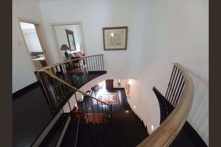 Casa à venda com 740m², 4 quartos e 2 vagas