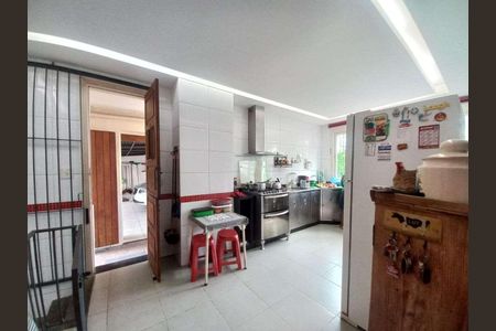 Casa à venda com 740m², 4 quartos e 2 vagas