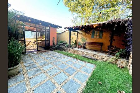 Casa à venda com 410m², 4 quartos e 2 vagas