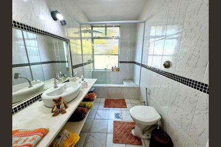 Casa à venda com 410m², 4 quartos e 2 vagas