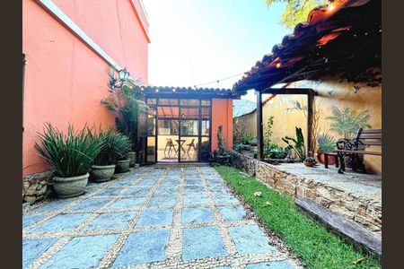 Casa à venda com 410m², 4 quartos e 2 vagas