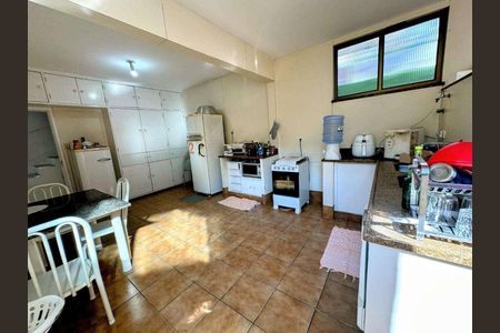 Casa à venda com 410m², 4 quartos e 2 vagas