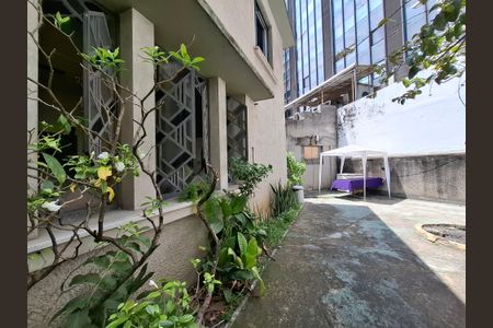 Casa à venda com 240m², 4 quartos e 2 vagas Casa à venda com 240m², 4 quartos e 2 vagasÁrea externa