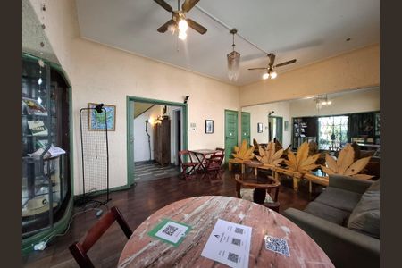 Casa à venda com 240m², 4 quartos e 2 vagas Casa à venda com 240m², 4 quartos e 2 vagasSala de jantar