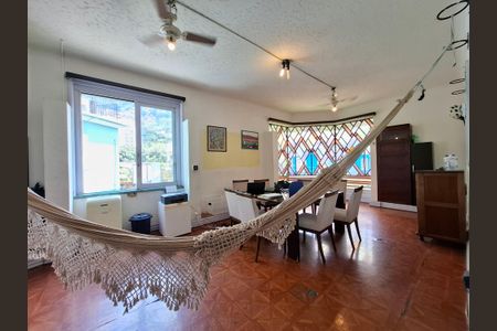 Casa à venda com 240m², 4 quartos e 2 vagas Casa à venda com 240m², 4 quartos e 2 vagasQuarto 2