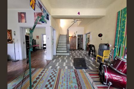 Casa à venda com 240m², 4 quartos e 2 vagas Casa à venda com 240m², 4 quartos e 2 vagasSala