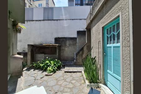 Casa à venda com 240m², 4 quartos e 2 vagas Casa à venda com 240m², 4 quartos e 2 vagasÁrea externa