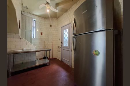 Casa à venda com 240m², 4 quartos e 2 vagas Casa à venda com 240m², 4 quartos e 2 vagasCozinha