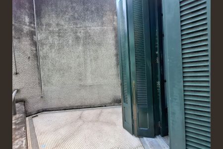 Casa à venda com 240m², 4 quartos e 2 vagas Casa à venda com 240m², 4 quartos e 2 vagasVaranda da suíte