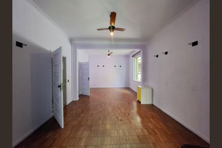 Casa à venda com 240m², 4 quartos e 2 vagas Casa à venda com 240m², 4 quartos e 2 vagasSuíte