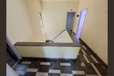 Casa à venda com 240m², 4 quartos e 2 vagas Casa à venda com 240m², 4 quartos e 2 vagasEscadas