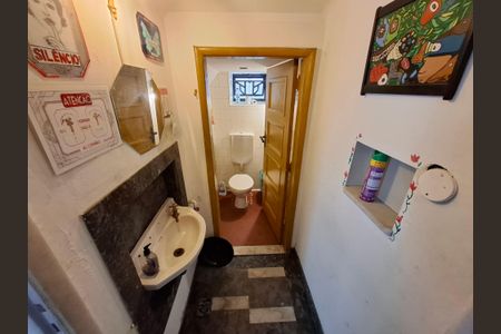 Casa à venda com 240m², 4 quartos e 2 vagas Casa à venda com 240m², 4 quartos e 2 vagasLavabo