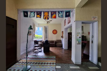 Casa à venda com 240m², 4 quartos e 2 vagas Casa à venda com 240m², 4 quartos e 2 vagasSala