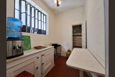 Casa à venda com 240m², 4 quartos e 2 vagas Casa à venda com 240m², 4 quartos e 2 vagasCozinha