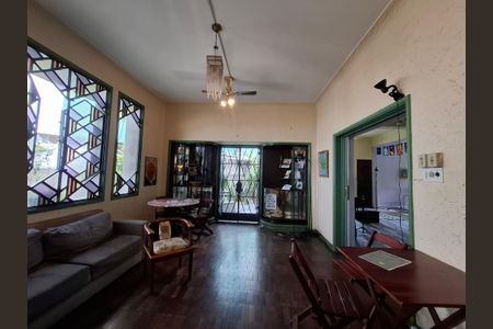 Casa à venda com 240m², 4 quartos e 2 vagas Casa à venda com 240m², 4 quartos e 2 vagasSala de jantar